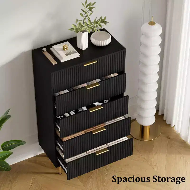Commode en bois cannelée à 5 tiroirs, commode haute blanche moderne avec poignées dorées, organisateur de rangement pour chambre à coucher, salon, couloir/entrée