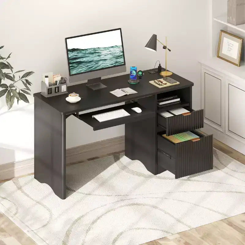 Bureau d'ordinateur 55 po avec prises électriques, tablette coulissante pour clavier et tiroirs de rangement pour bureau à domicile