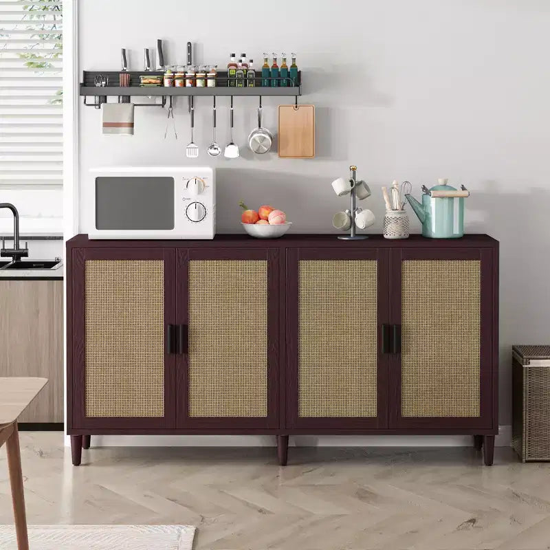 Buffet rustique décoratif en rotin avec 4 portes et étagères réglables, meuble de rangement fonctionnel pour cuisine et salle à manger