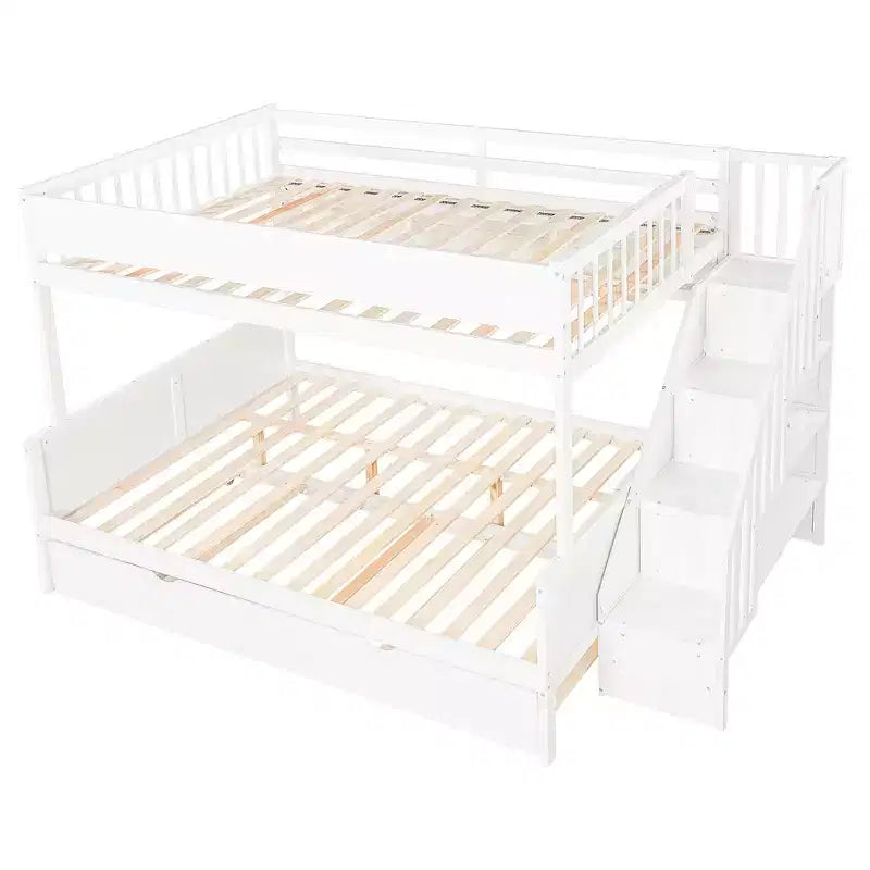 Lit superposé Full XL au-dessus d'un lit Queen avec tiroir-lit, étagères de rangement, escalier et lumière