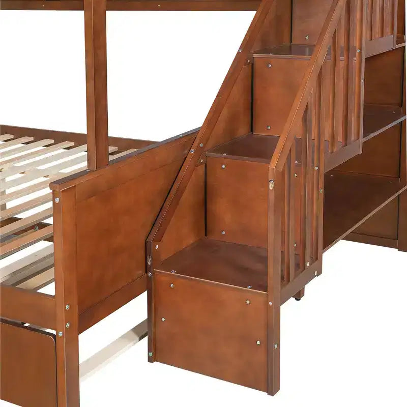 Lit superposé Full XL au-dessus d'un lit Queen avec tiroir-lit, étagères de rangement, escalier et lumière
