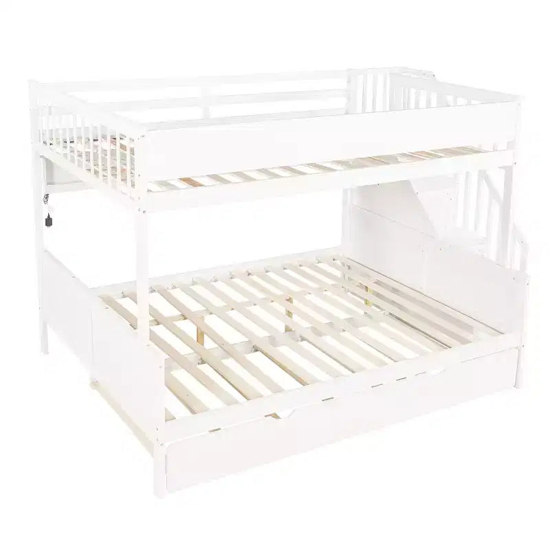 Lit superposé Full XL au-dessus d'un lit Queen avec tiroir-lit, étagères de rangement, escalier et lumière