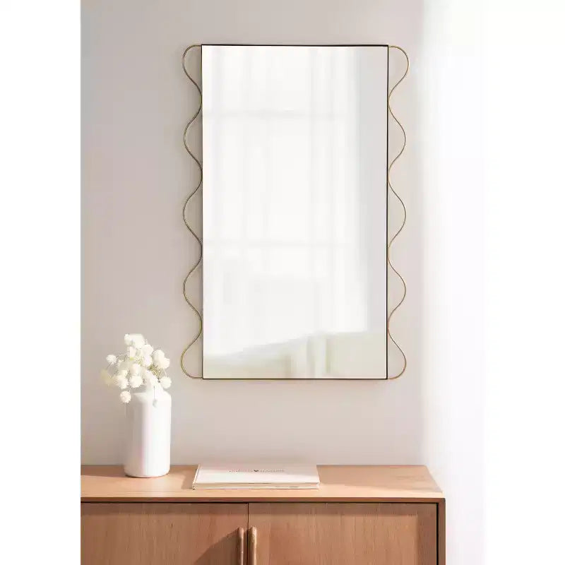 Miroir mural ondulé Wriggle en métal, doré, 24x36