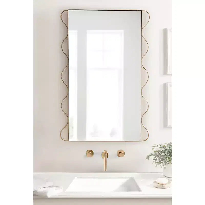 Miroir mural ondulé Wriggle en métal, doré, 24x36